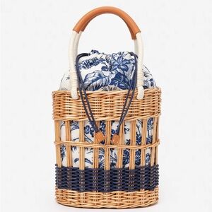 Caryl Wicker Handbag in Giardino Toile - Color Natural/Navy